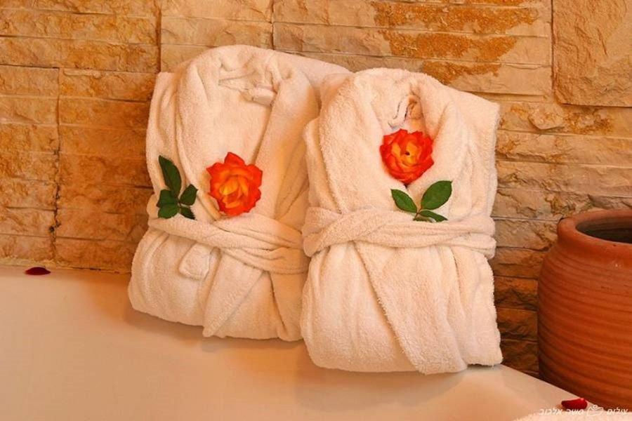 Hotel ביקתפוז וקלמנטינה- מתחם בקתות וסוויטות עם ג'קוזי פרטי ובריכה משותפת Liman Zimmer foto