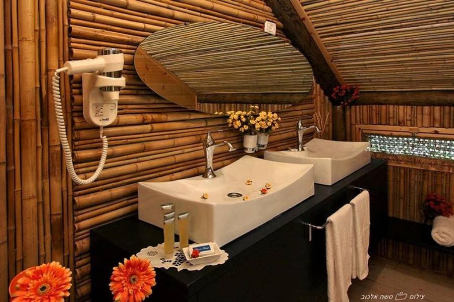 Hotel ביקתפוז וקלמנטינה- מתחם בקתות וסוויטות עם ג'קוזי פרטי ובריכה משותפת Liman Zimmer foto