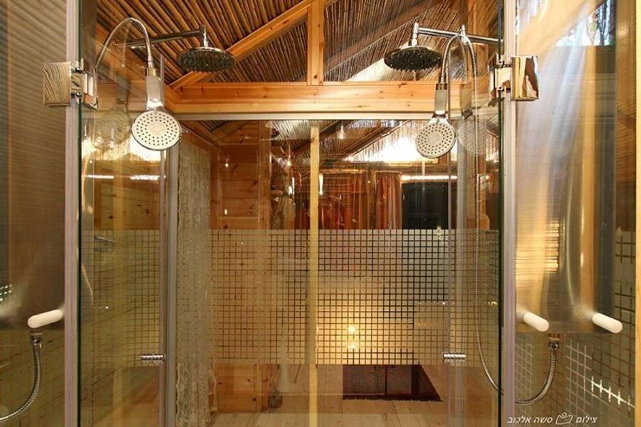 Hotel ביקתפוז וקלמנטינה- מתחם בקתות וסוויטות עם ג'קוזי פרטי ובריכה משותפת Liman Zimmer foto